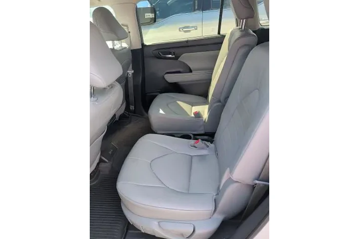 $40000 : Toyota Highlander 2024 LE 4d image 10