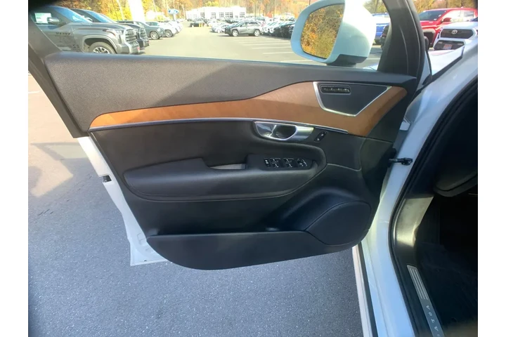 $30998 : Volvo XC90 2021 AWD T6 Momen image 10