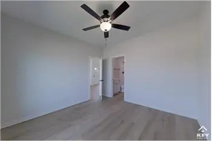 $1600 : Rental property with 4 bedro image 10