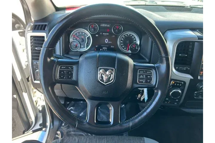 Ram 1500 2016 4x4 SLT 4dr Cr image 9