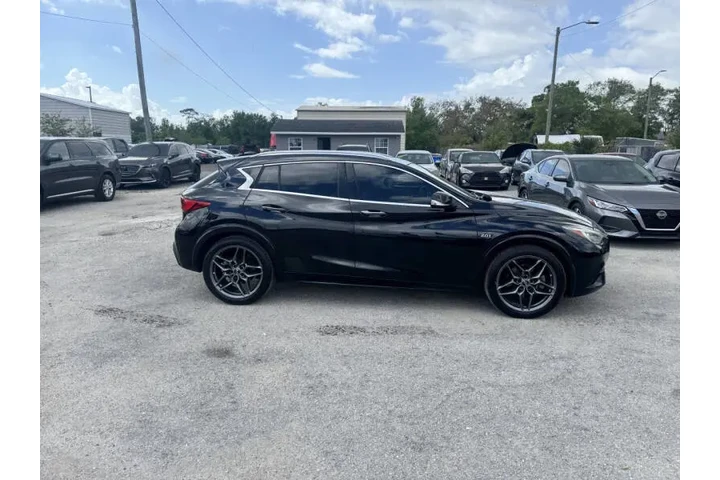 $8497 : 2017 QX30 Premium image 8
