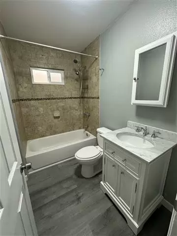 $2450 : Casa Amplia 2rec Remodelada image 5
