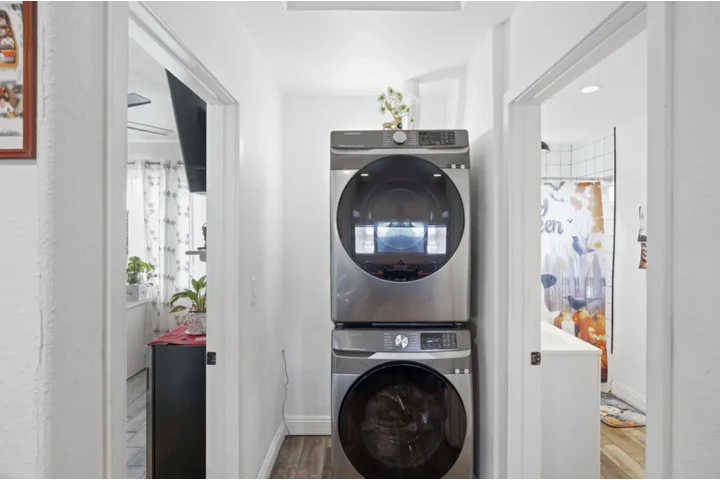 $2700 : 2 bedrooms 1 bathroom image 6