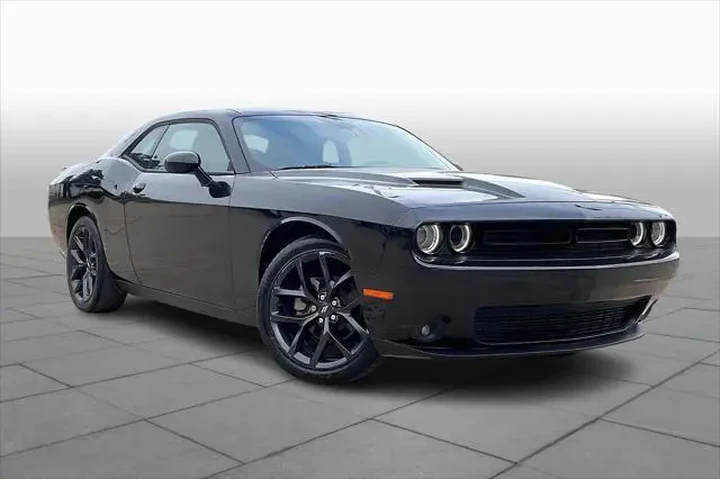 $21798 : Dodge Challenger 2021 SXT 2d image 2
