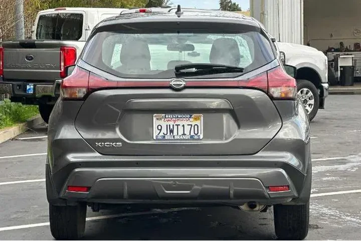 $17865 : Nissan Kicks 2024 S 4dr Cros image 8