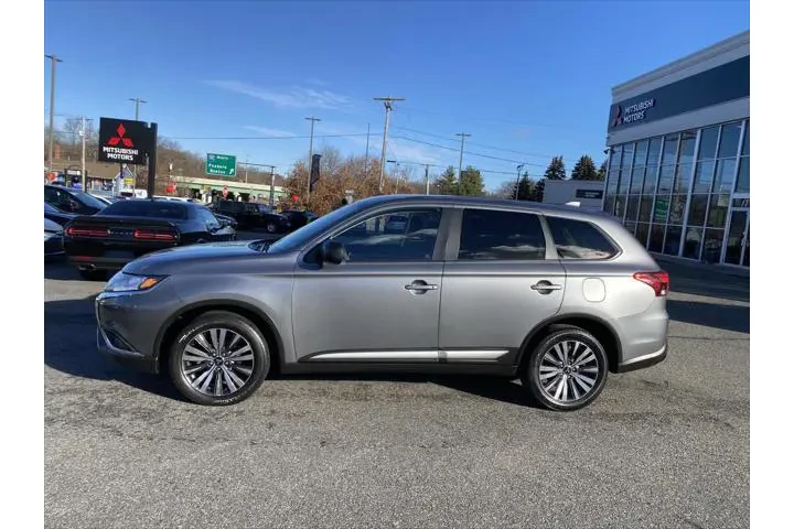 $14999 : Mitsubishi Outlander 2020 ES image 2
