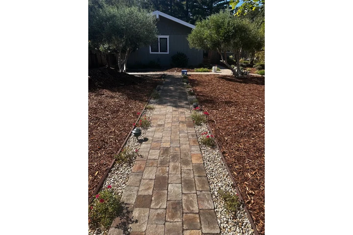 Y&M Pavers Construction image 2