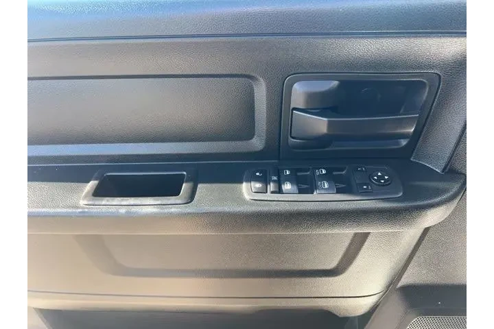 $16495 : Ram 1500 Classic 2019 4x2 Tr image 9