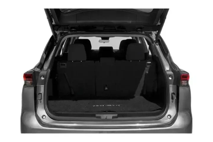 $30993 : Toyota Highlander 2022 LE 4d image 9