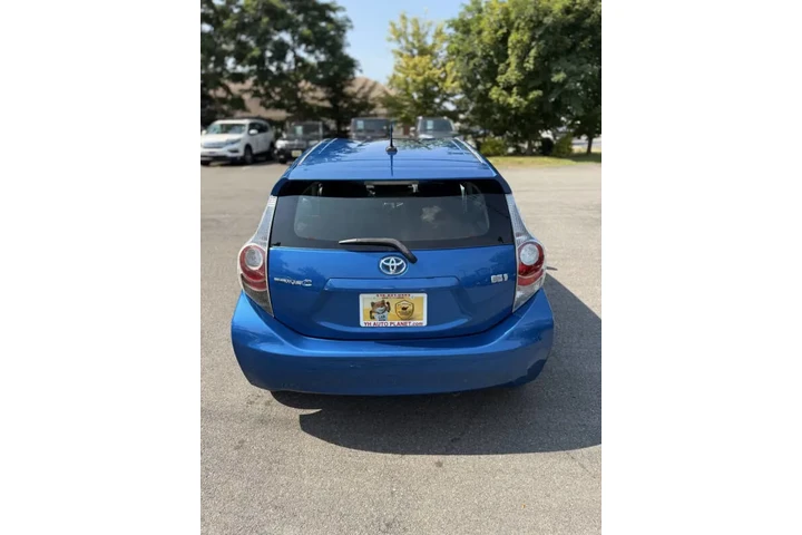 $8500 : 2012 Prius c Two image 9