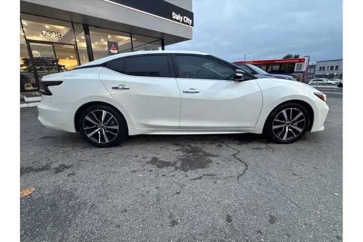 $26498 : Nissan Maxima 2023 3.5 SV 4d image 10