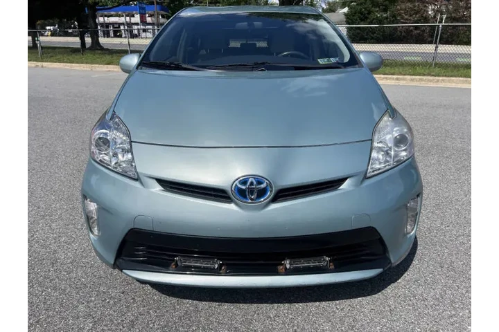 $10900 : 2014 Prius Four image 4