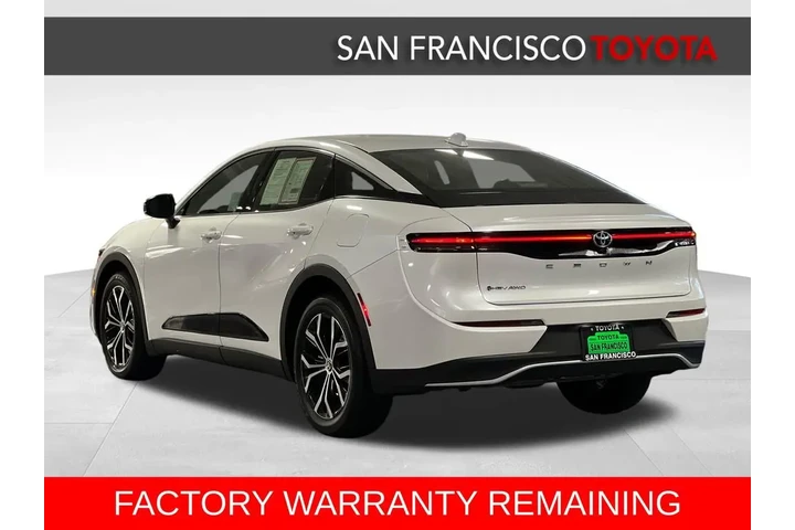 $40688 : Gold Certified 2026 Crown XLE image 3