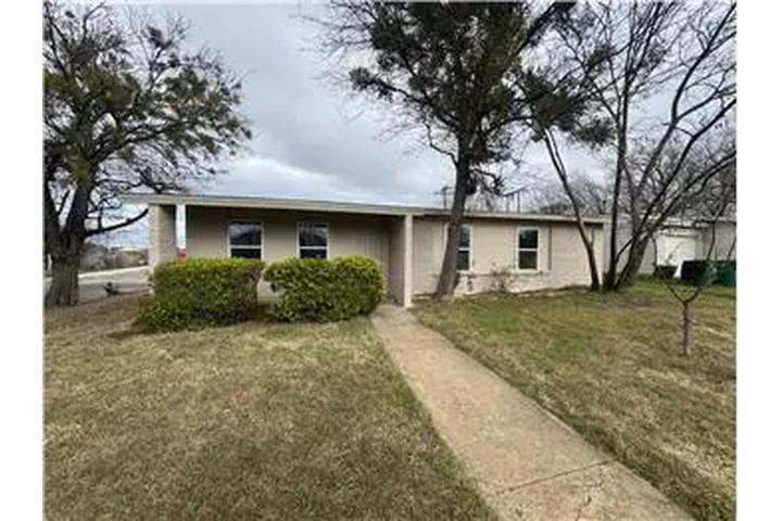 $1795 : Rental property with 3 bedro image 1