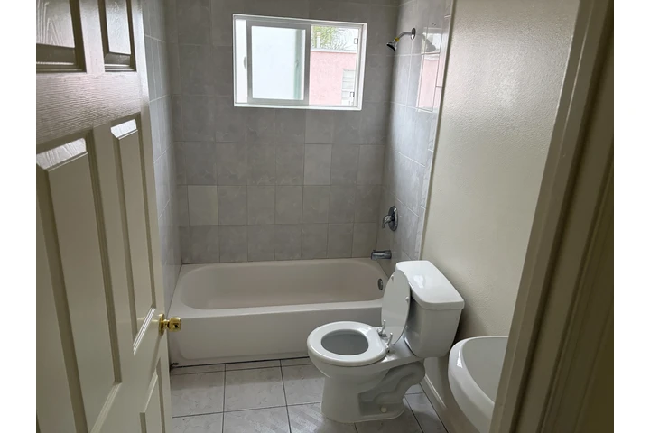 $2200 : Apartamento Grande- Sur LA image 8