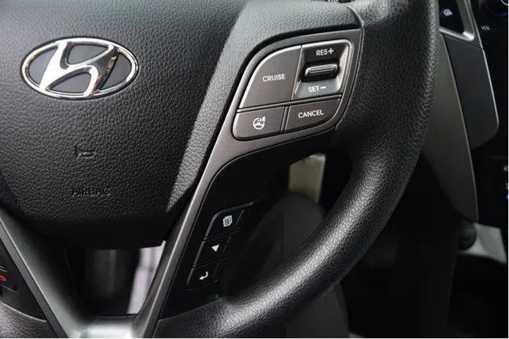 $8500 : Hyundai SANTA FE Sport 2015 image 5