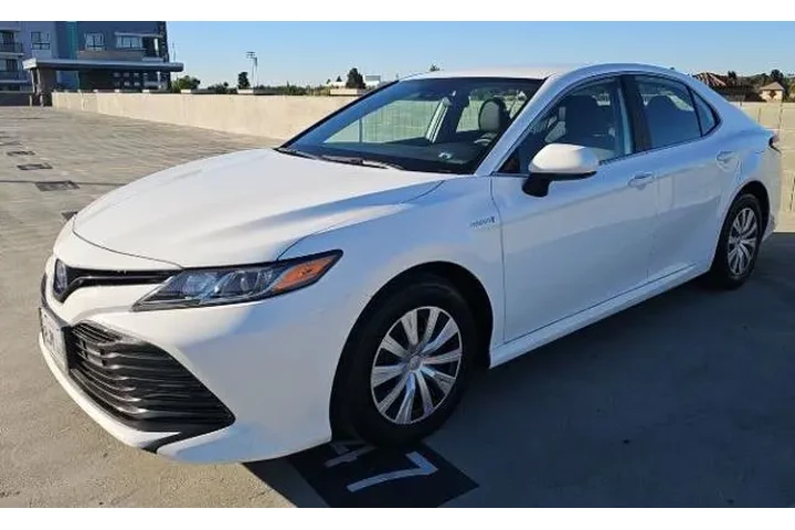 $24800 : Toyota Camry Hybrid 2019 LE image 1