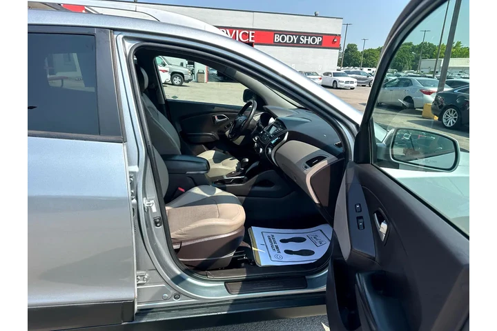 $7980 : 2015 Tucson AWD 4dr SE PZEV image 9