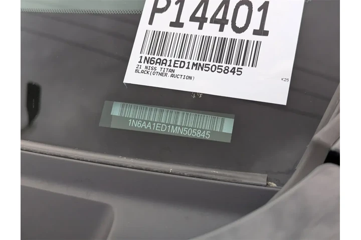 Nissan Titan 2021 4x4 PRO-4X image 6