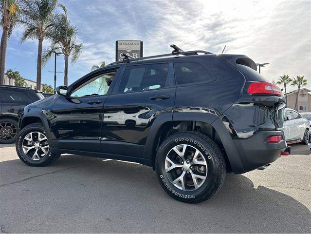 $17997 : 2018 Cherokee Trailhawk image 4