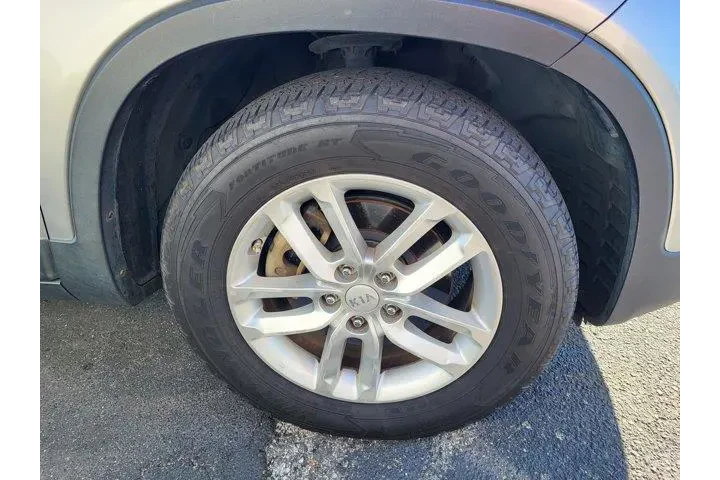 $11891 : Kia Sorento 2015 LX 4dr SUV image 7