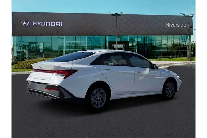 $27670 : Hyundai ELANTRA Hybrid 2026 image 8