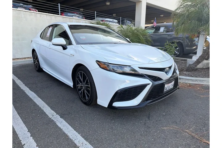 $21980 : Toyota Camry Hybrid 2021 SE image 1