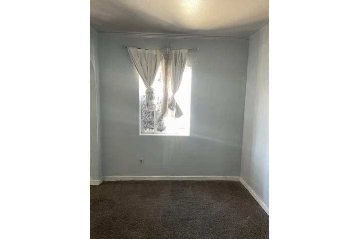 $900 : Se renta cuarto grande image 2