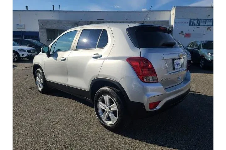 $17372 : Chevrolet Trax 2022 AWD LS 4 image 3