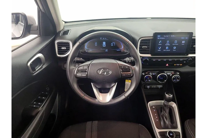 $20998 : Hyundai VENUE 2023 SEL 4dr C image 10