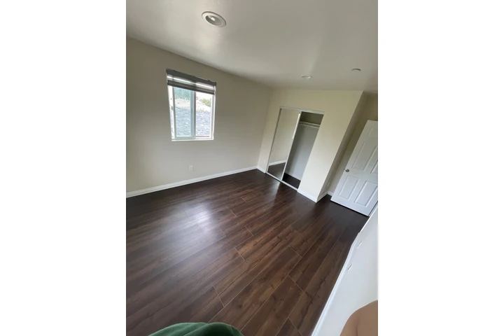 $800 : Alameda & century sur centro image 3