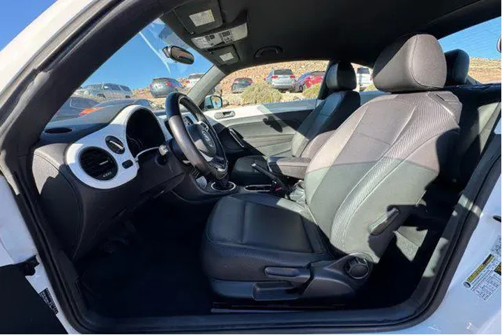 $15000 : Volkswagen Beetle 2014 1.8T image 9
