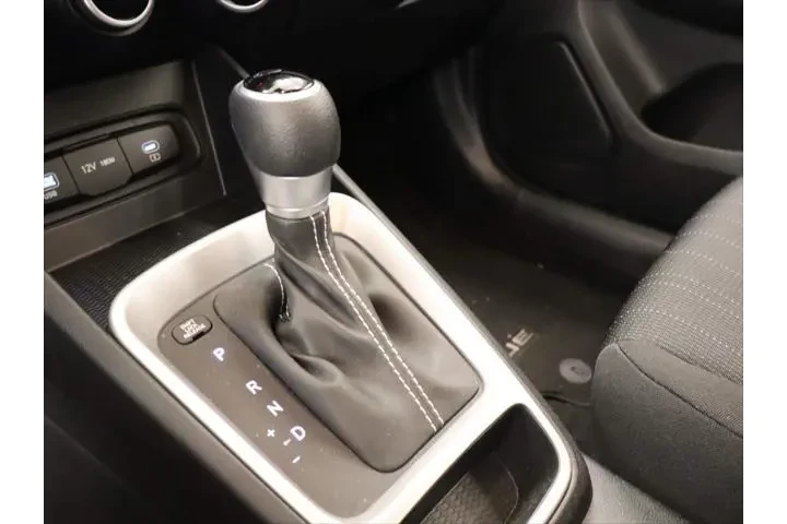 $19372 : Hyundai VENUE 2025 SE 4dr Cr image 9