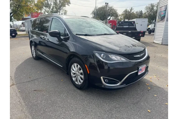 $9990 : 2019 Pacifica Touring L image 5