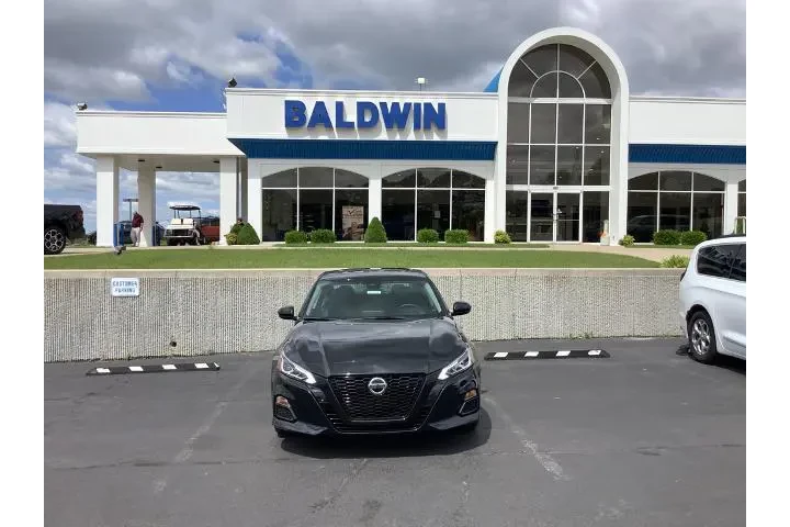 $27950 : Nissan Altima 2021 2.5 SR 4d image 2