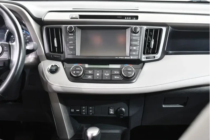 $17955 : Toyota RAV4 2017 AWD Limited image 9