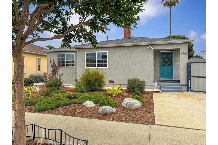 $1050 : freshly updated 3 bath home image 1