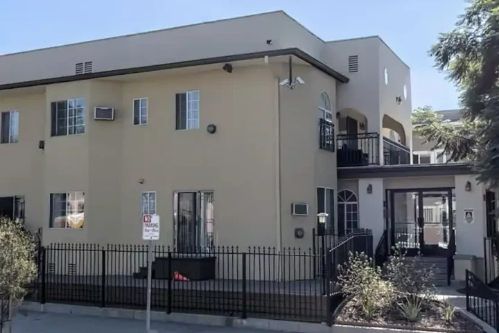 $1400 : 1 bedroom apartment in LA image 1