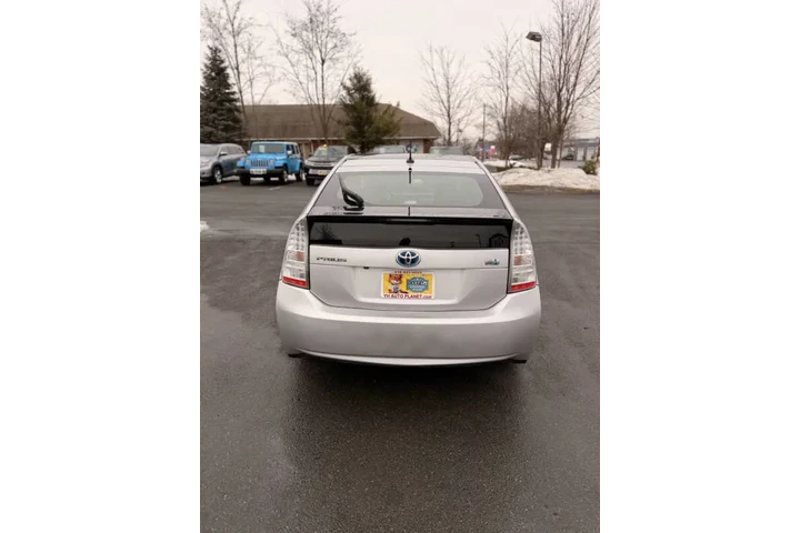 $8800 : 2010 Prius III image 9