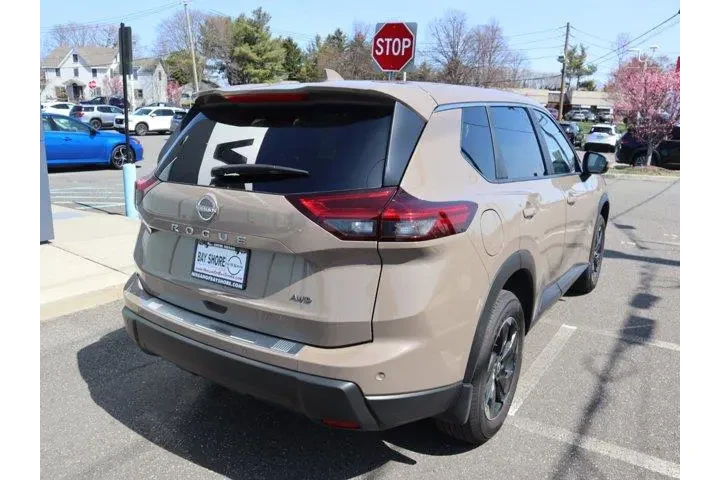 $30245 : Nissan Rogue 2025 AWD SV 4dr image 6