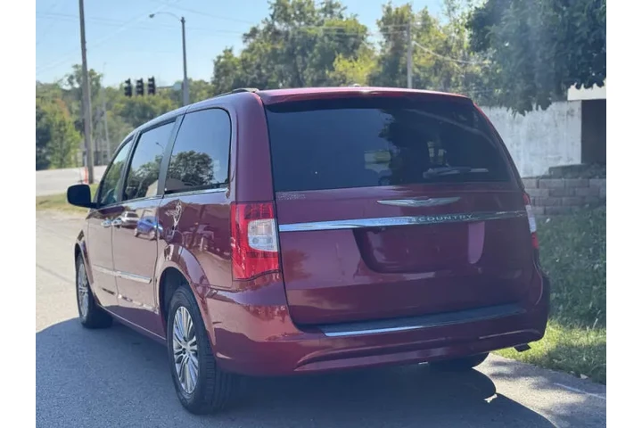 $6999 : 2014 Town and Country Touring image 5