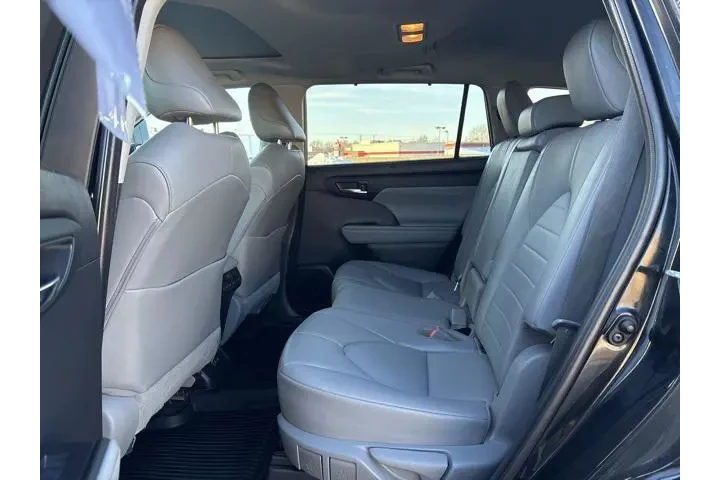 $27499 : Toyota Highlander 2021 AWD X image 5