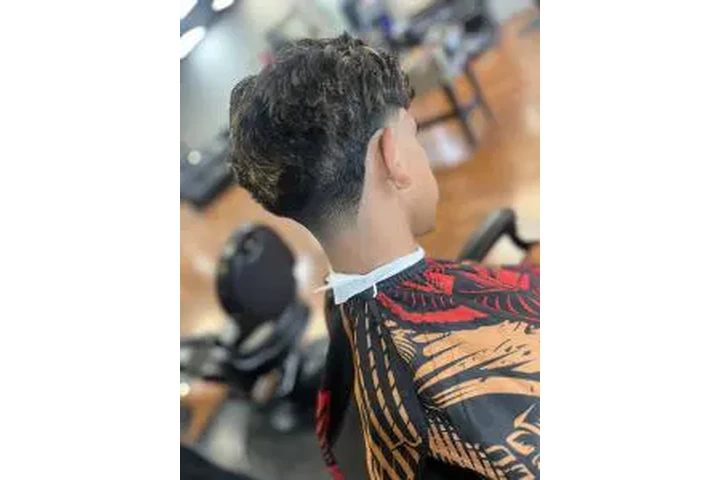 Luce Impecable 21 Barber Shop image 1