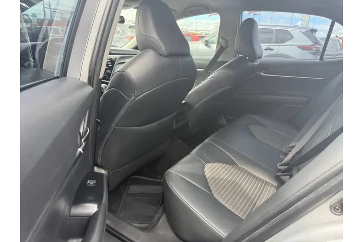 $13800 : 2019 Camry LE image 9