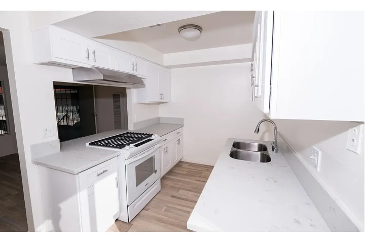 $2295 : Pioneer 2 Bd 1 Bath $2,295 image 1