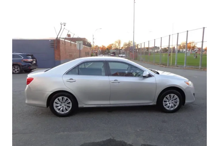$9950 : 2014 Camry LE image 6