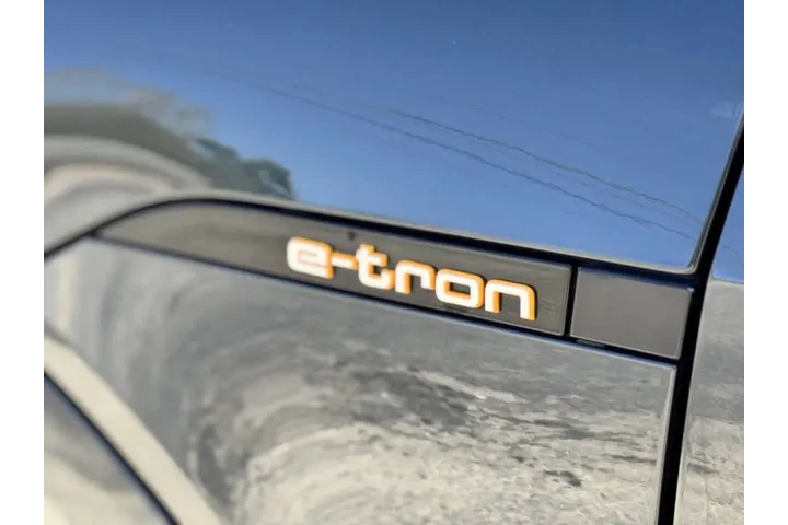$22900 : 2019 e-tron quattro Prestige image 10
