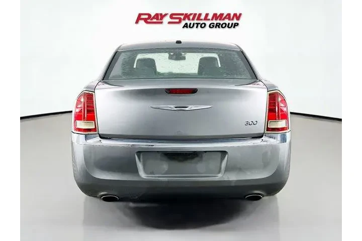 $7975 : Chrysler 300 2011 Limited 4d image 6