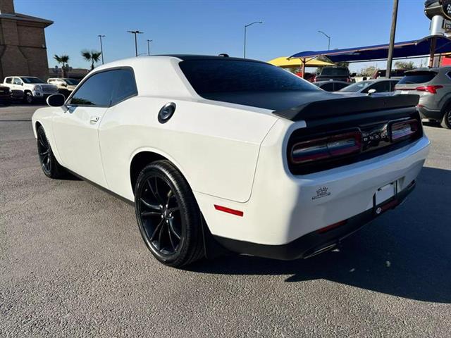 $19995 : Pre-Owned 2018 Challenger SXT image 8