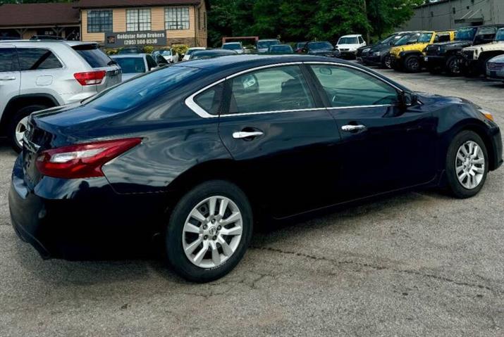 $8900 : 2018 Altima 2.5 S image 4